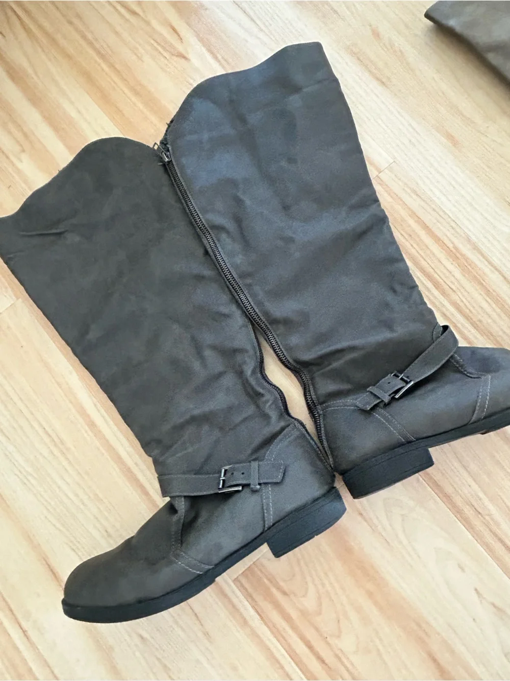 Set of 2!🩶👢 women’s boots